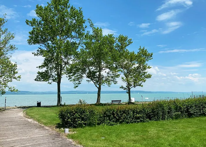 Bavaria Club פארק נופש בלטונללה